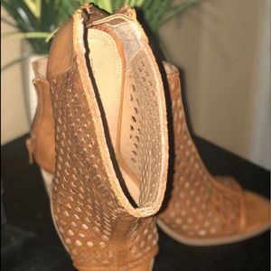 Beautiful Fashion Forward  Open Toe Shoes 👠